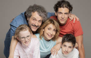 Οι «Τρομεροί Γονείς» έφεραν τα νεανικά κοινά στην τηλεόραση