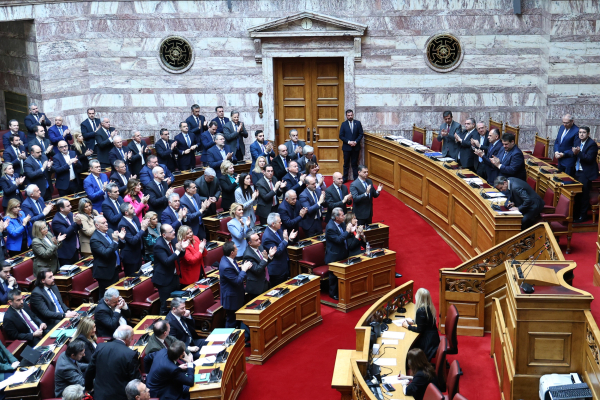 «Γαλάζιοι» βουλευτές εμπαίζουν τους ταξιτζήδες