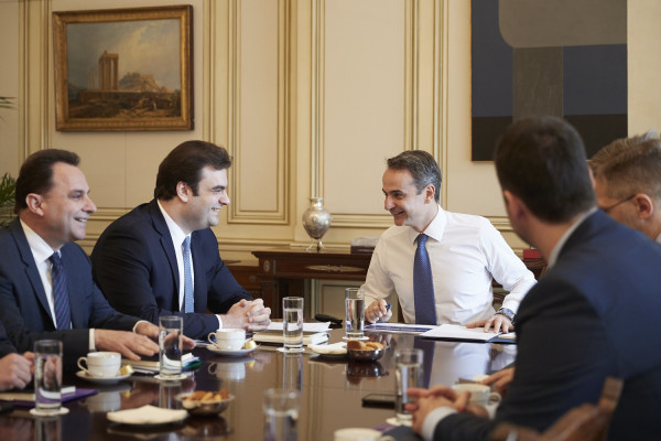 Πώς το ΑΦΜ θα γίνει ο νέος προσωπικός αριθμός και στις ταυτότητες