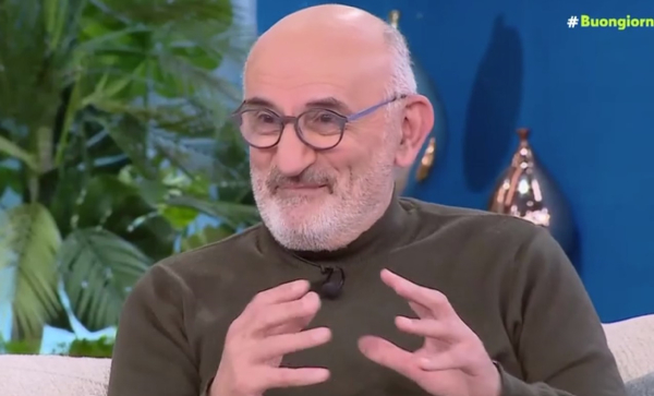 Βαμβακίδης: Η φωτογραφία που τον έκανε να «λυγίσει» - Η αντίδραση της Σκορδά (Βίντεο)