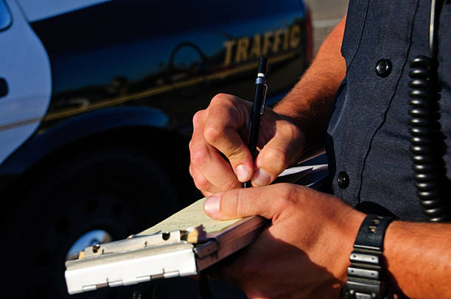 Το σημείωμα οδηγού για να γλιτώσει το πρόστιμο - Η επική απάντηση του αστυνομικού