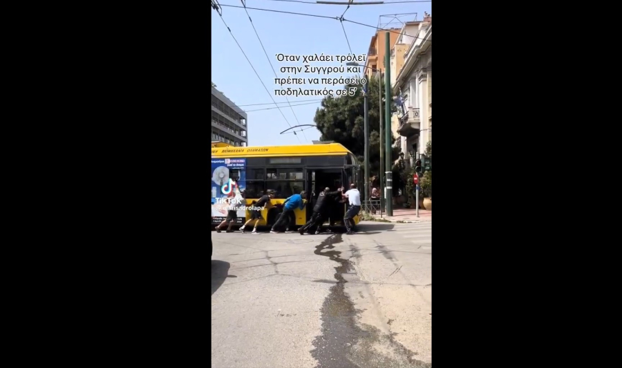 Ποδηλατικός γύρος μετ' εμποδίων: Παράτησαν τον αγώνα και έσερναν τρόλεϊ που έμεινε στη Συγγρού