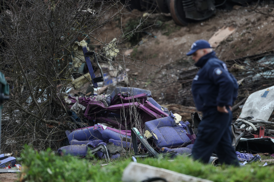 Αρτοποιός: Δύσκολη η επιχείρηση στο 2ο βαγόνι, υπάρχουν πολλοί άνθρωποι εκεί, σε κακή κατάσταση