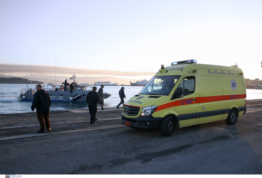 Θρίλερ με την φωτιά σε πλοίο στην Ηγουμενίτσα: Αναζητούνται 11 άτομα - Δύο εγκλωβισμένοι στο γκαράζ ζητούν βοήθεια (βίντεο)