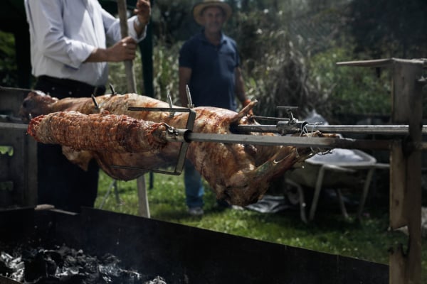 Πόση ώρα ψήνουμε αρνί και κατσίκι στο φούρνο και στη σούβλα