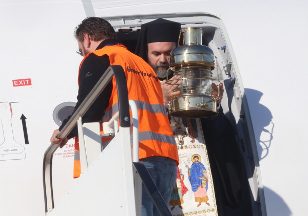 Η άφιξη του Αγίου Φωτός στην Αθήνα - «Δεν θα μεταφερθεί πουθενά»