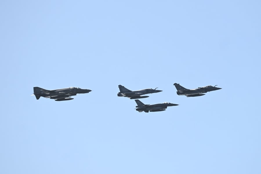 Γιατί θα πετάξουν μαχητικά πάνω από την Αττική