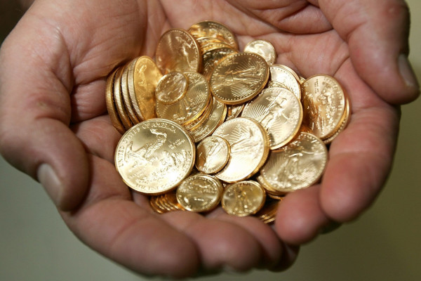 'Ερευνα: Οι 'Ελληνες ξεπουλάνε τις χρυσές τους λίρες!