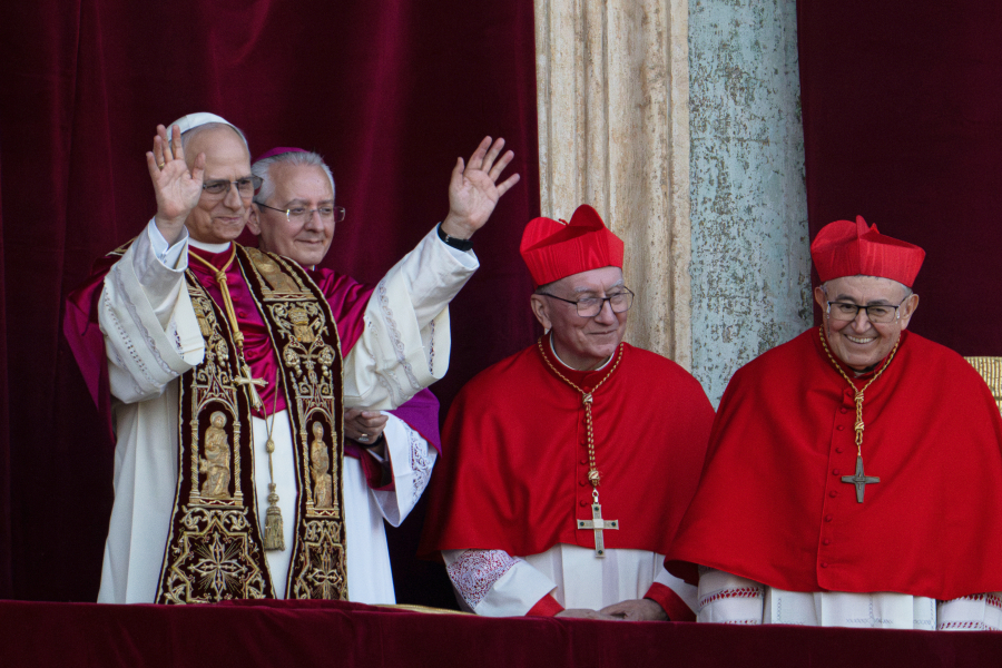 Πάπας Λέων: Τα τρία στοιχεία που δείχνουν τον δρόμο που θα ακολουθήσει ο νέος ηγέτης των Καθολικών