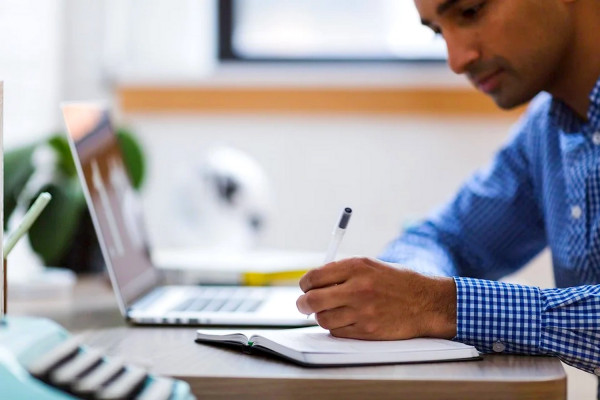 Νέο εργασιακό νομοσχέδιο: Αλλάζουν οι όροι εργασίας με ατομικές συμβάσεις