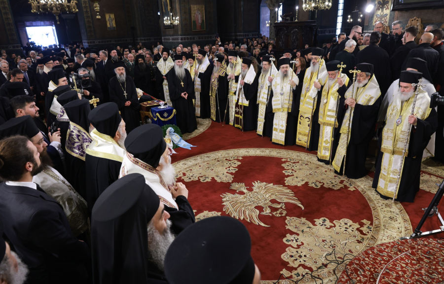 Σε κλίμα συγκίνησης η κηδεία του τέως Μητροπολίτη Θεσσαλονίκης Άνθιμος (εικόνες)