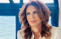 Η Μιμή Ντενίση επιστρέφει στην τηλεόραση με νέα σειρά (Βίντεο)