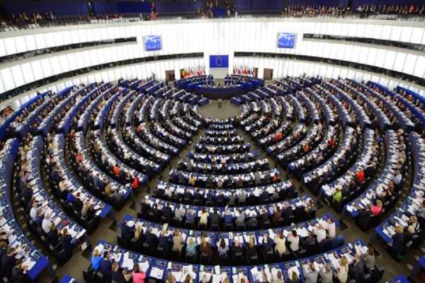 Μυρίζει «μπαρούτι» στο Ευρωκοινοβούλιο για το προσφυγικό και τη Σένγκεν