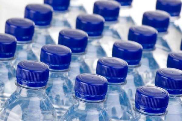 Εμφιαλωμένο νερό από τις ΒΙΚΟΣ και ΣΟΥΡΩΤΗ στους πλημμυροπαθείς του Δήμου Θερμαϊκού