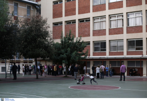 Θεσσαλονίκη: Αίτηση μετεγγραφής σε άλλο σχολείο υπέβαλαν οι γονείς του 17χρονου που δέχτηκε επίθεση από ανήλικους