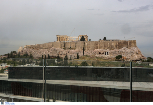 Εταιρεία Ευμορφίδη προς Υπουργείο Τουρισμού: «Είναι παράνομη η σφράγιση του ξενοδοχείου στην Ακρόπολη»