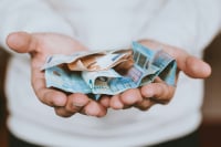 ΔΥΠΑ: Απλήρωτοι χιλιάδες δικαιούχοι - Τι θα γίνει με την πληρωμή της επιδότησης 17.000 ευρώ