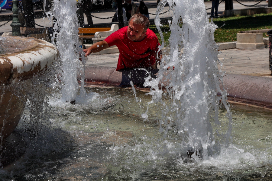 Στην κορύφωσή του ο καύσωνας σήμερα: Αποπνηκτική ατμόσφαιρα και ακραίες θερμοκρασίες