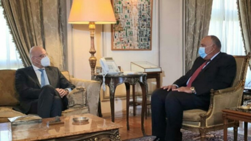 Συνάντηση Δένδια με Σούκρι στο Κάιρο, για διμερή συνεργασία και Μέση Ανατολή