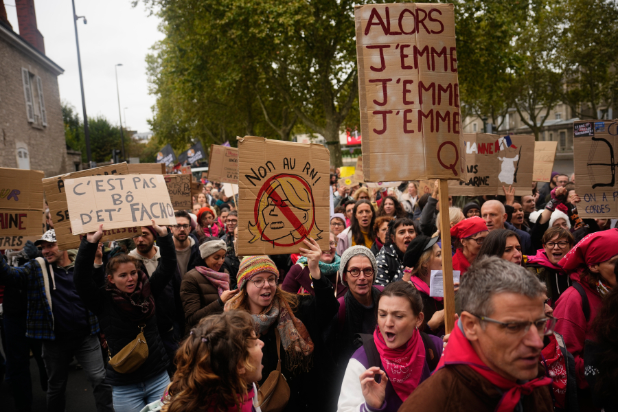 Γαλλία: Στους δρόμους οι διαδηλωτές, σε επιφυλακή για τους ταραξίες η αστυνομία - «Οχυρώνεται» το Παρίσι - Δείτε Live