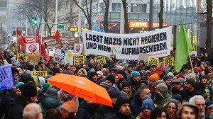 Δεκάδες χιλιάδες διαδηλωτές στη Βιέννη κατά της κυβέρνησης δεξιάς-ακροδεξιάς
