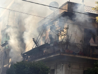 Φωτιά τώρα σε κτίριο στην Καλλιθέα