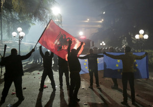 Βαθαίνει η κρίση στην Αλβανία - Ράμα: «Ο Μέτα δεν έχει θέση στο γραφείο του προέδρου»