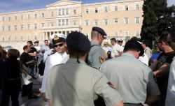 Στην αναμονή οι δημόσιοι υπάλληλοι για το πάγωμα στα ειδικά μισθολόγια
