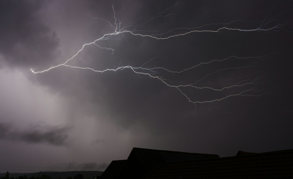 Κακοκαιρία Erminio: Μπαράζ «112» - Σε τροχιά ισχυρότατων καταιγίδων η Αττική για ένα 4ωρο, «πνίγεται» στη σκόνη η Κρήτη (live)