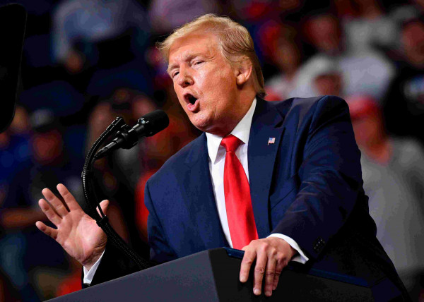 Τραμπ: Σκέψεις να καταθέσει στο Κογκρέσο στην έρευνα για την παραπομπή του