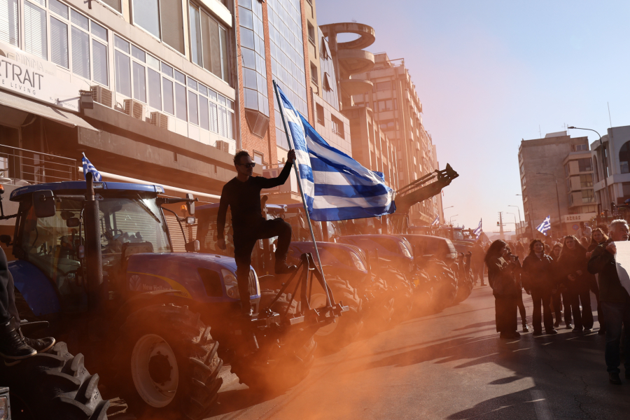 Αγρότες: «Δεν τρώμε σανό, δεν κάνουμε βήμα πίσω» - 112 μπλόκα σε όλη τη χώρα (Live χάρτης)