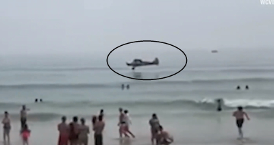 Βίντεο που κόβει την ανάσα -Μικρό αεροσκάφος έπεσε στην παραλία Χάμπτον