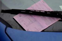 Tσουχτερά πρόστιμα για καφάσια και πλαστικές καρέκλες για μια...θέση παρκινγκ