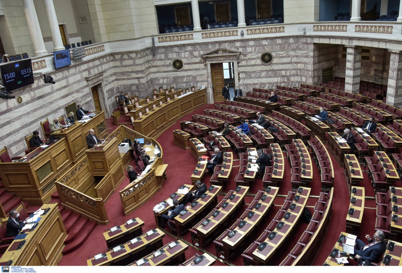 Μαίνεται η πολιτική κόντρα για τα επεισόδια στη Νέα Σμύρνη