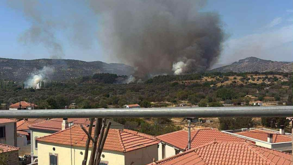 Φωτιά τώρα στη Βρίσα Λέσβου - Μήνυμα από το 112