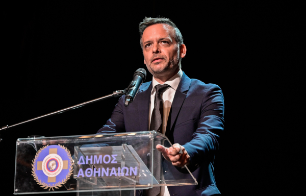 Δούκας για Άγνωστο Στρατιώτη: Ο πρωθυπουργός εργαλιοποίησε το μνημείο