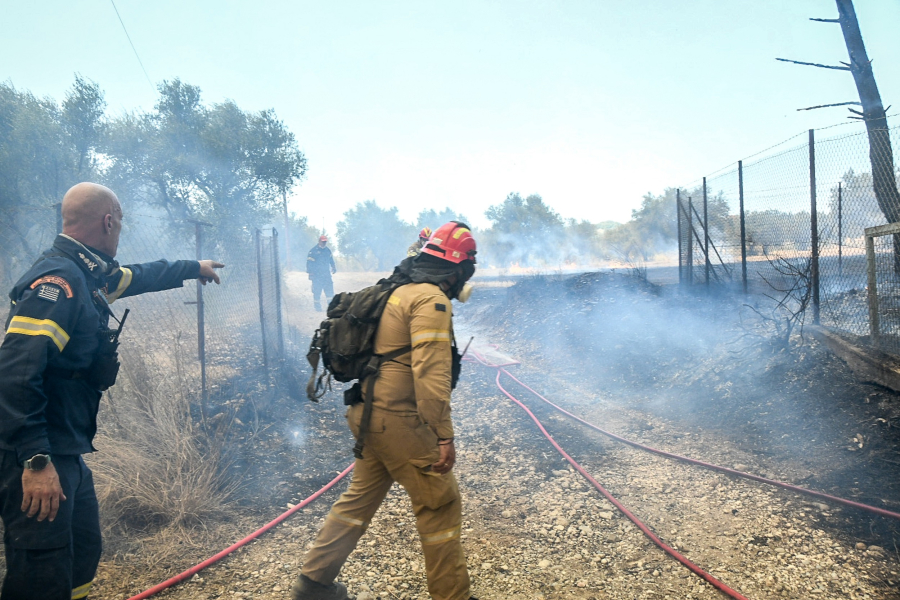 ΣΥΡΙΖΑ για φωτιές: Η κατάσβεση δεν μπορεί να στηρίζεται μόνο σε ήρωες πυροσβέστες