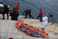 Βουλιαγμένη: «Πάλεψε 40 λεπτά να κρατηθεί στην επιφάνεια» – Καρέ καρέ η μοιραία κατάδυση του 34χρονου