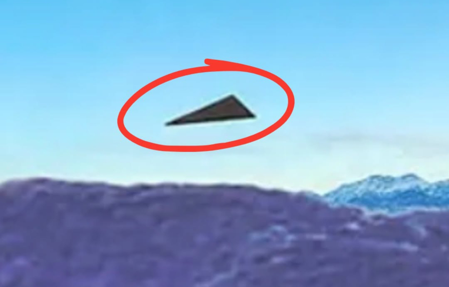 UFO: Πράκτορες του FBI είδαν μαύρο τριγωνικό αντικείμενο χωρίς κινητήρες - Τα νέα αρχεία του Πενταγώνου