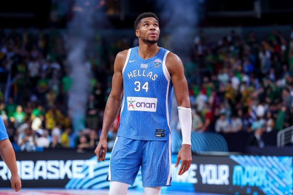 Eurobasket 2025: Μυθικός Τολιόπουλος και εξωπραγματικός Γιάννης έστειλαν την Εθνική Ελλάδος στους «4»