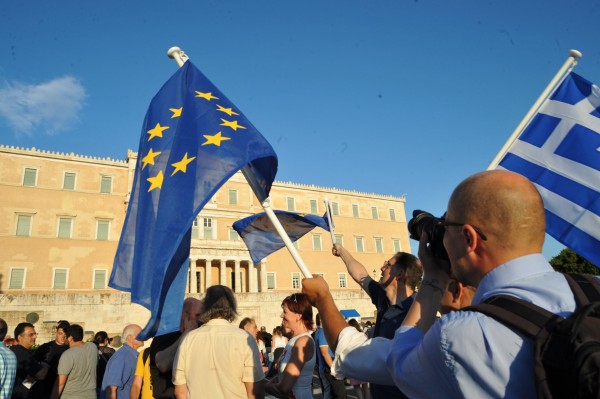 Διαμαρτυρία τριτεκνων για τις περικοπές στα οικογενειακά επιδόματα