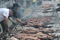 Καλάθι του Πάσχα και φέτος, ψαλίδι στην τιμή του αρνιού για φθηνότερο «σούβλισμα»