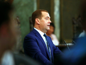 Προειδοποίηση Μεντβέντεφ: Πυρηνικός πόλεμος αν οι ΗΠΑ δώσουν πυρηνικά όπλα στην Ουκρανία