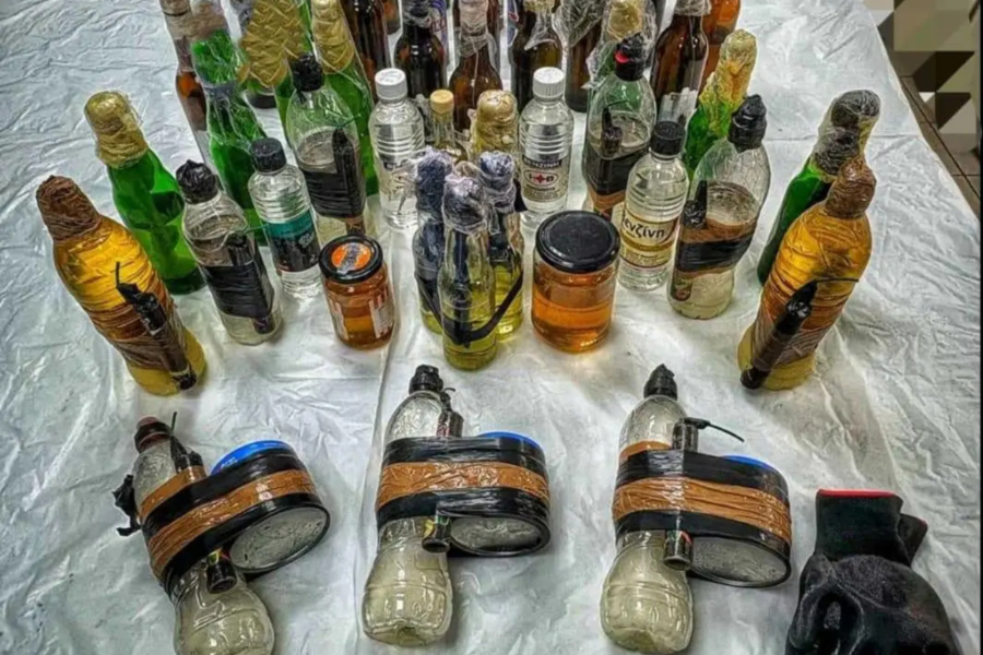 Υπάλληλος του ΑΠΘ εντόπισε 49 μολότοφ σε υπόγειο κτιρίου (Εικόνες)