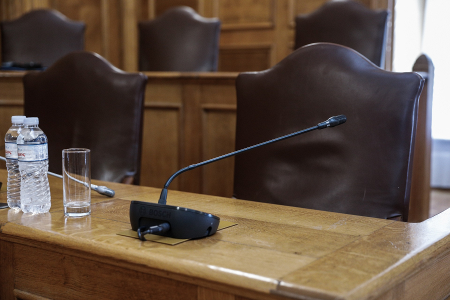 Παρακολουθήσεις: Αποχώρηση της αντιπολίτευσης από τη συνεδρίαση της εξεταστικής