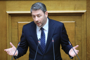 Ποιους στοχοποιεί ο Ανδρουλάκης με το παράδειγμα της Φιλοθέης και των Βριλησσίων;