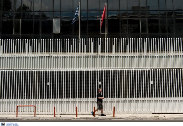 Ευρωβουλευτές ΚΚΕ: «Οι εργαζόμενοι να ανατρέψουν τα αντεργατικά εκτρώματα»