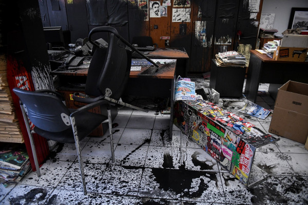 Athens Voice: Εξωφρενική απειλή από τον Ρουβίκωνα - «Έχετε μια εβδομάδα για να φύγετε από την περιοχή»