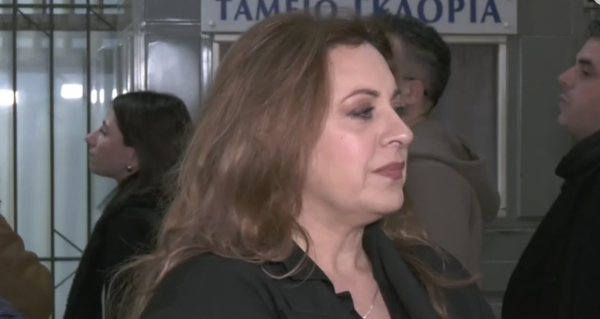 Ευαγγελία Μουμούρη: «Μετά τα γυρίσματα του Ριφιφί έμενα σε Airbnb για να είμαι μόνη μου»