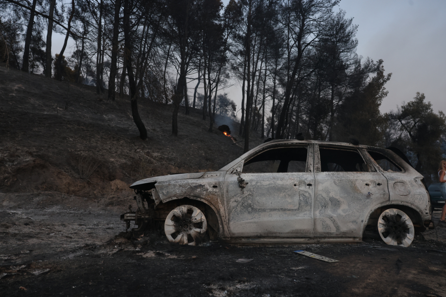 Στάχτη και αποκαΐδια άφησε πίσω της η φωτιά στη Χαλκιδική - Τεράστια η καταστροφή στην περιοχή